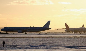 Ratusan Penerbangan Dibatalkan di Belanda Akibat Badai Salju