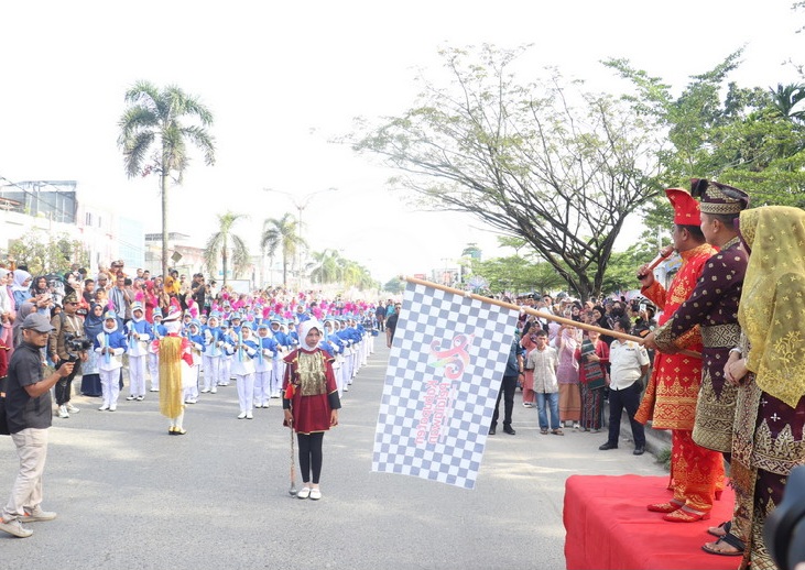 Helat Pelalawan 2025, Ribuan Warga Padati Pawai Budaya di Pangkalan Kerinci
