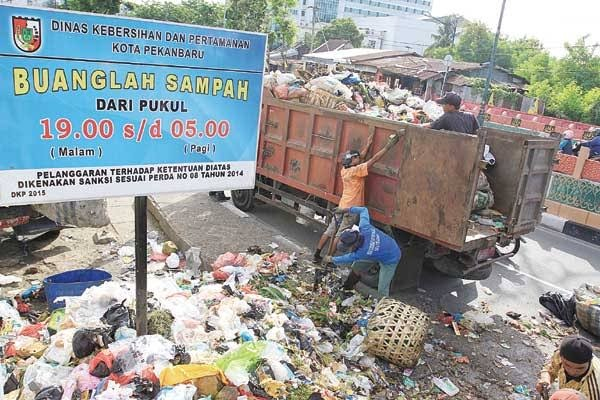 Pengelolaan Sampah 2025 Dalam Proses Lelang, Pj Wali Kota Pekanbaru: Tidak Boleh Ada Sampah Menumpuk di Awal Tahun