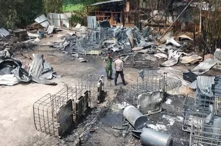 Ledakan Hebat! Gudang Ilegal Penimbun BBM di Bukittinggi Terbakar