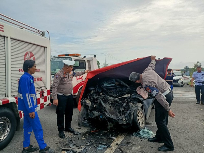 Polda Riau Dalami Lima Penumpang Minibus Positif Narkoba Tabrakan di Tol