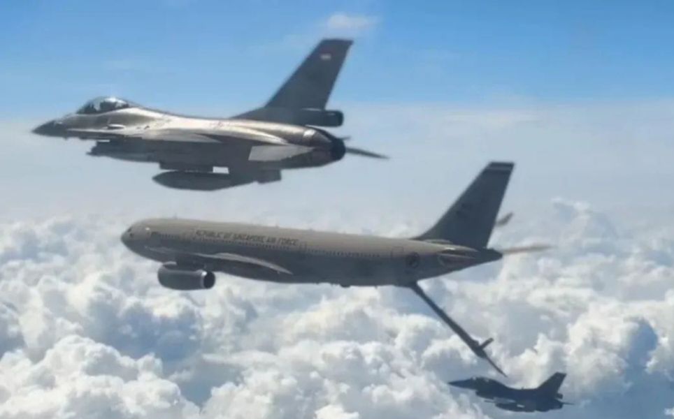 TNI AU - RSAF Singapura Gelar Latma Tempur Hingga Pengisian Bahan Bakar di Udara