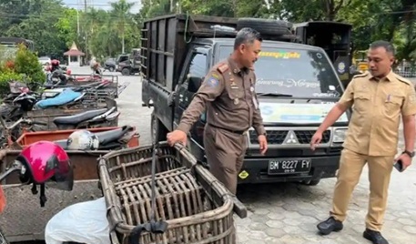 Tertangkap Basah, 8 Angkutan Liar Buang Sampah dari Kampar ke Pekanbaru