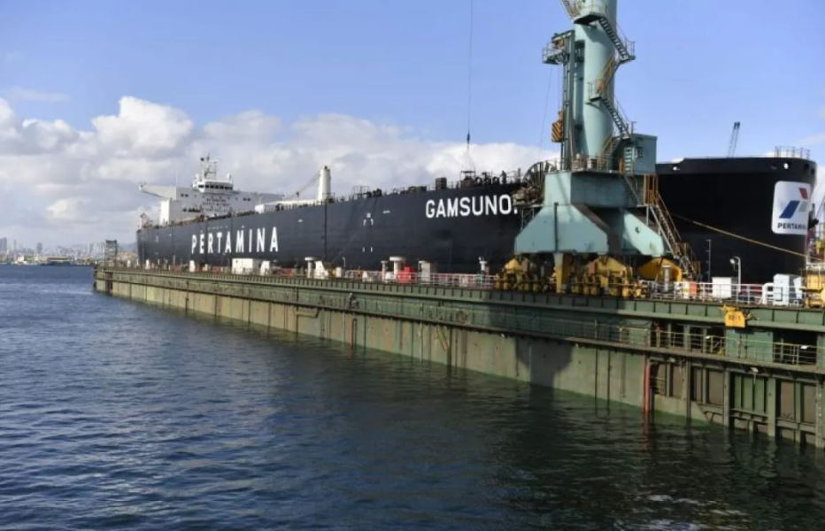 Dua kapal Pertamina masih tertahan di Teluk Arab