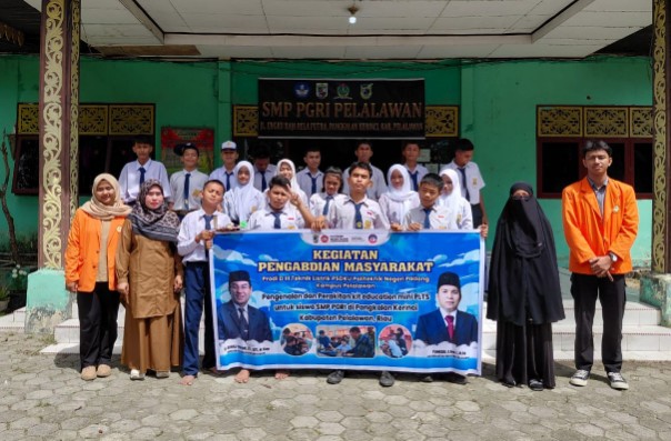 Dosen PNP Kampus Pelalawan Kenalkan Perakitan Mini PLTS ke Siswa SMP PGRI