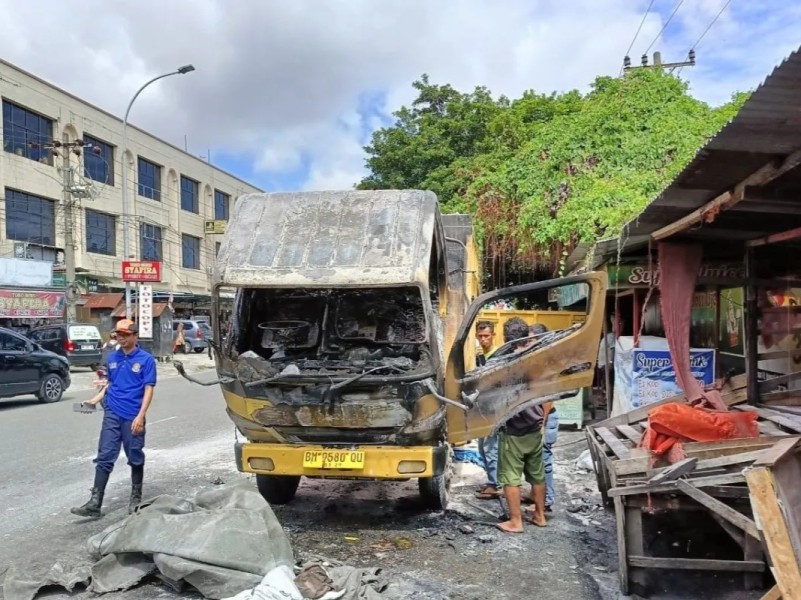 Truk Bermuatan Pupuk Terbakar di Pekanbaru, Kerugian Capai Ratusan Juta Rupiah