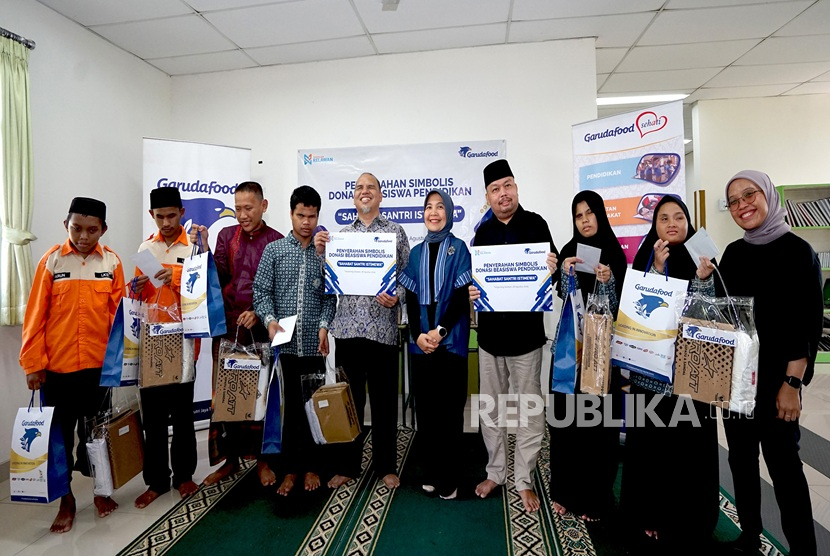 Garudafood Salurkan Donasi Pendidikan Rp 400 Juta untuk Santri Tunanetra