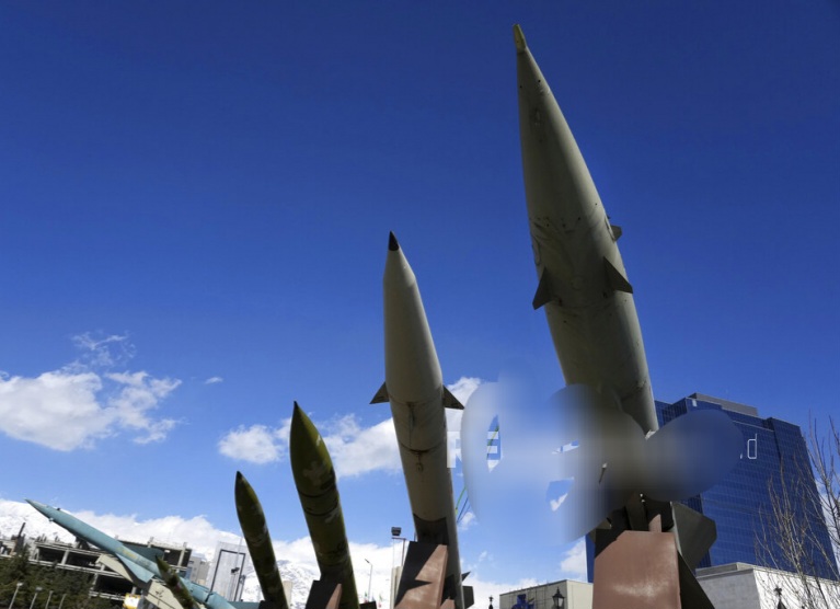 Intelijen Barat Ungkap China Pasok Ribuan Ton Bahan Bakar Rudal Balistik untuk Iran