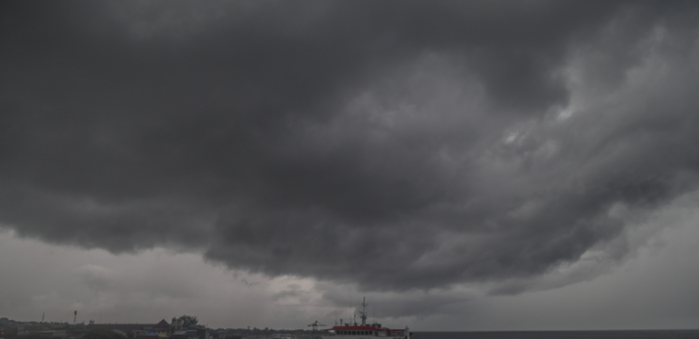 Siklon FINA Muncul, Gelombang Tinggi Ancam Perairan RI