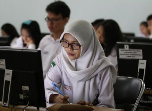 Ganesha Operation dan Universitas Airlangga Bantu Siswa Memilih Program Studi yang Tepat