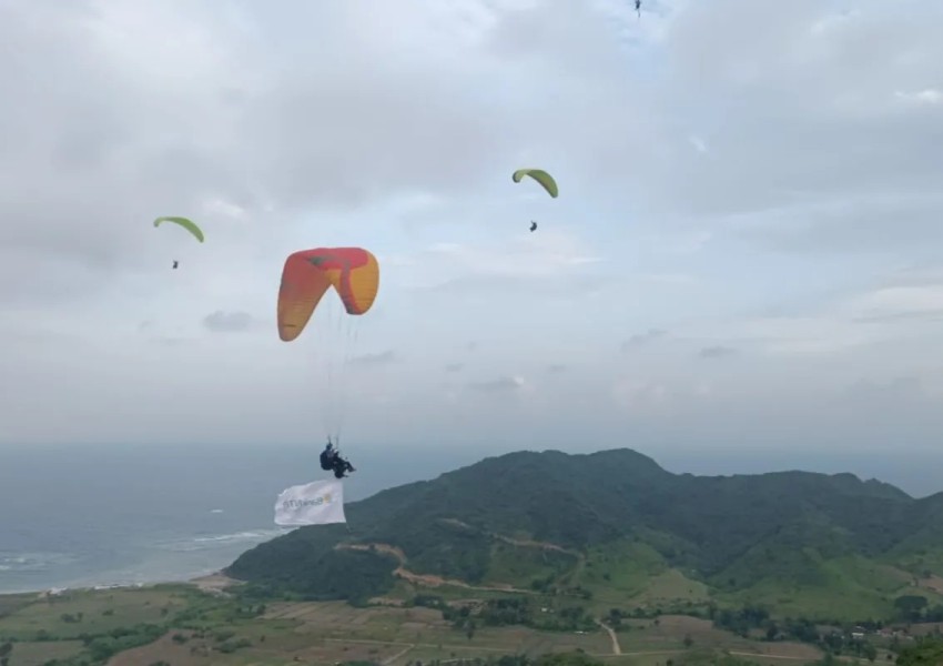 Sebanyak 80 Atlet Paralayang Dari Sky Lancing Lombok NTB