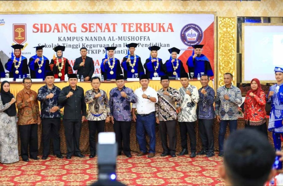 STKIP Meranti Wisuda 59 Mahasiswa, Bupati Asmar Ingatkan Peran Seorang Sarjana