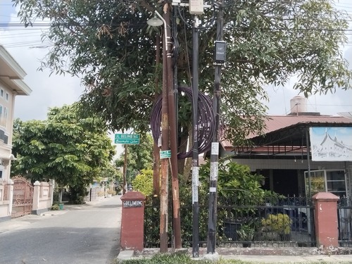 Kabel FO Semrawut di Pekanbaru, DPRD Ancam Bongkar Tiang Tak Berizin