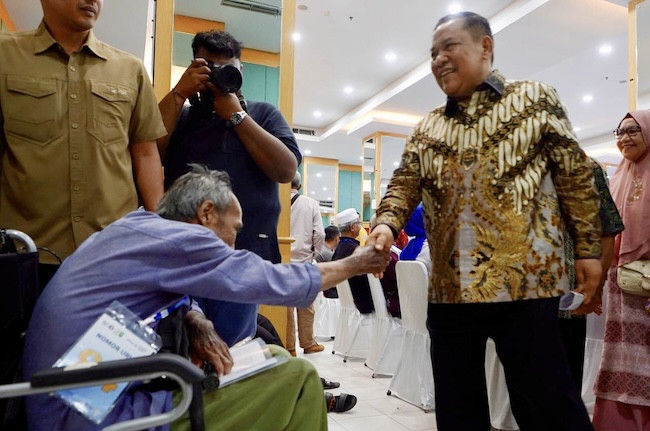 Tingkatkan Layanan Kesehatan, Pemprov Riau Bagikan Alat Bantu Dengar untuk Warga