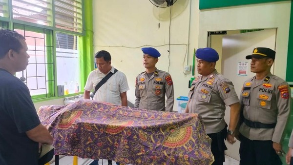 Kapal Angkut Wisatawan Dihantam Ombak di Sumbar, 1 Warga Riau Tewas