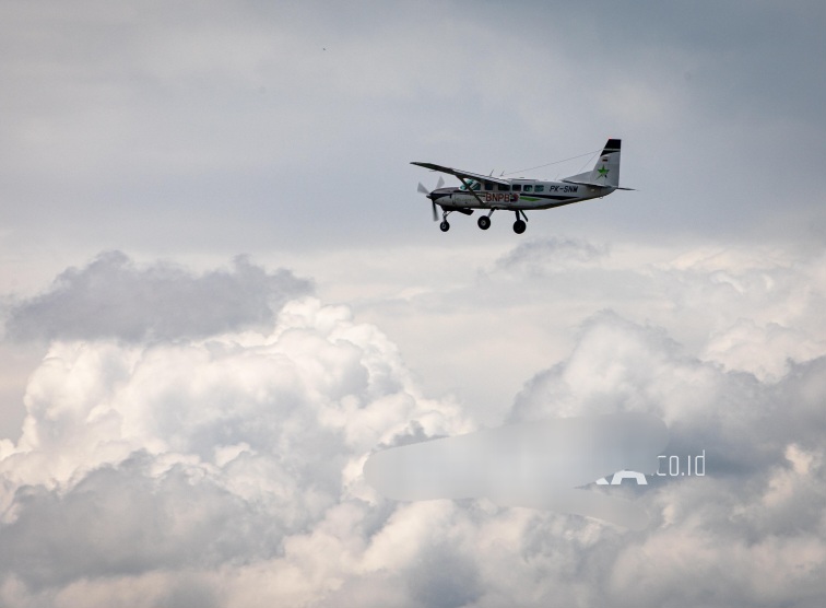 Pesawat Cessna Jatuh di Tengah Persawahan di Karawang