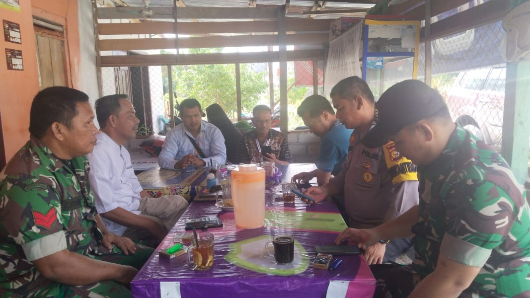 Patroli Dialogis Tiga Pilar Bersinergi Sambangi Warga di Pasar Simbolon