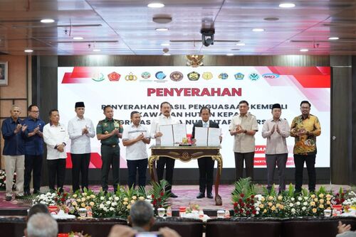 Gubri Abdul Wahid Saksikan Penyerahan Lahan TNTN ke Negara, Komitmen Pemulihan Lingkungan Riau