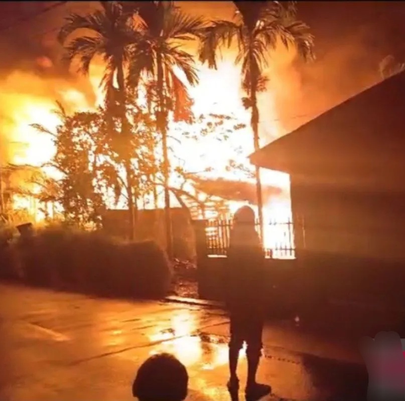 Rumah sewa tiga pintu di Meranti ludes terbakar