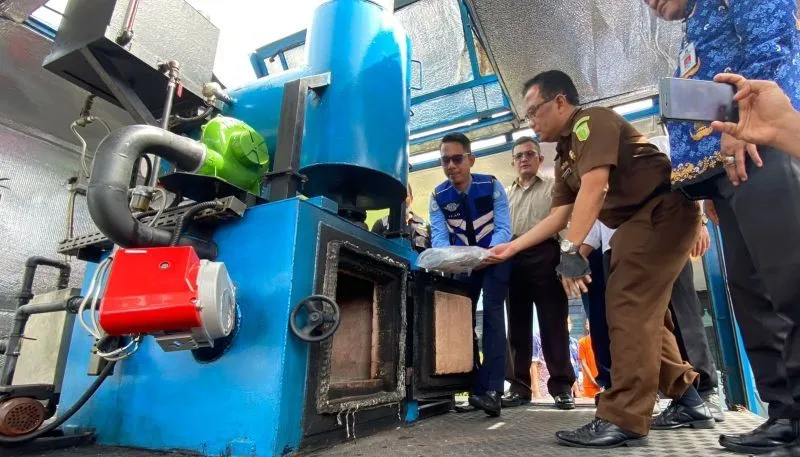 BNN Riau Musnahkan 774 Gram Ganja yang akan Dikirim ke Bandung