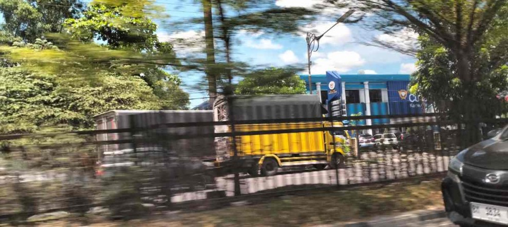 Tujuh Truk Angkut Mangga Lepas di 'Depan Mata', Staf Humas Kanwil BC Riau : Kami tak Bisa Menahan