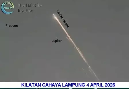 Kilatan Cahaya Sampah Antariksa Dipastikan Tak Jatuh di Lampung