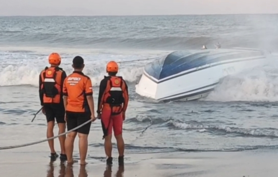 Kapal Cepat Dolphin II Terbalik di Sanur, 1 ABK Hilang