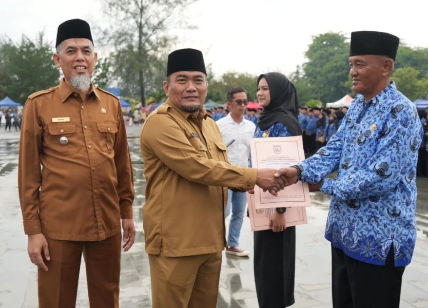 Walikota Dumai Serahkan 1.595 SK PPPK
