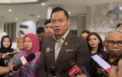 Demi Kepastian Hukum, AHY Bagikan 129 Sertifikat Tanah di Sumbar