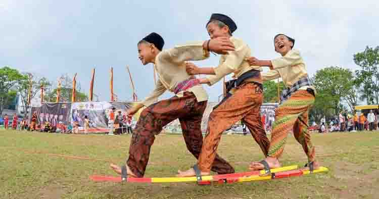 Langkah Pelestarian Budaya Lewat Sosialisasi Olahraga Tradisional di Sekolah Pekanbaru