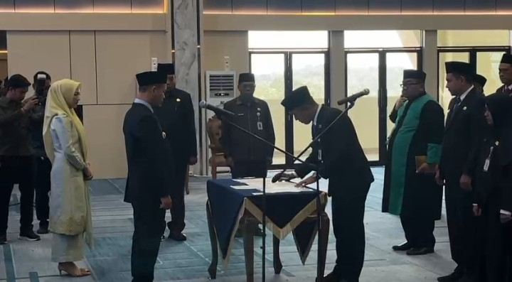 Agung Nugroho Lantik Kepala DLHK dan Bapenda Definitif