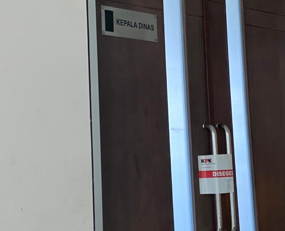 Ruang Kerja dan Rapat Kepala Dinas PUPR-PKPP Riau Disegel KPK