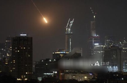 Pastikan Kondisi WNI Pascaserangan Israel, Menlu RI Kontak KBRI Teheran