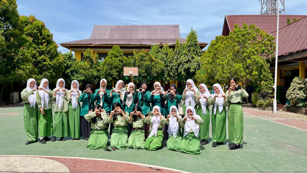 Mahasiswi UMRI FEB Sosialisasikan Dampak Intoleransi di SMAN 7 Pekanbaru