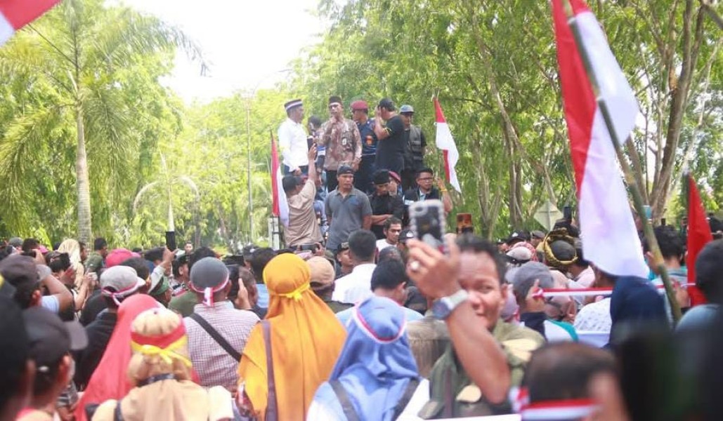 Temui Massa Aksi, Ketua KPU Siak Minta Doa Proses di MK Segera Selesai