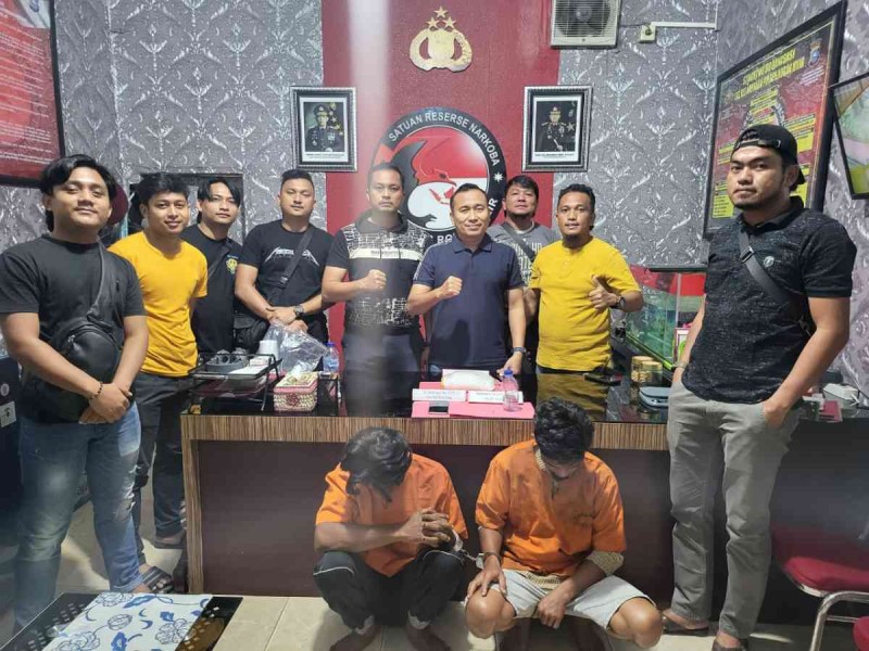 Polres Rohil Tangkap Dua Tersangka yang Diduga Sembunyikan 1 Kilogram Sabu di Penginapan