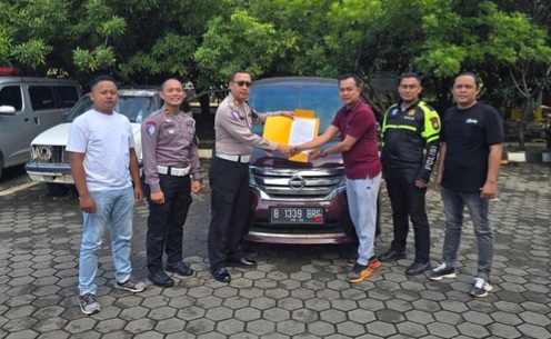 Polda Metro Serahkan Mobil Pelat Palsu Terkait Kasus di Polres Pangkal Pinang