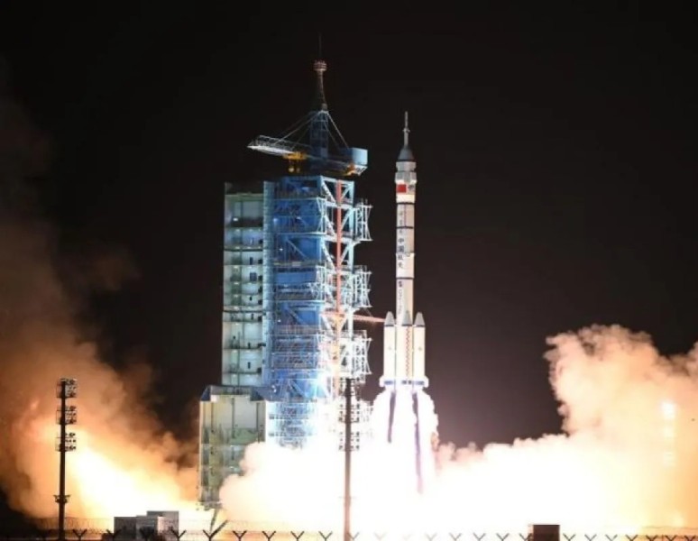 China Luncurkan Wahana Antariksa Berawak Shenzhou-20 Untuk Tugas-Tugas Baru di Orbit