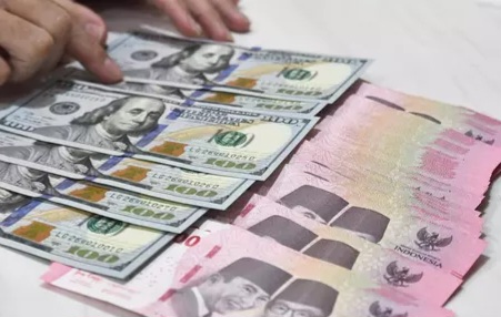 Dolar AS Menguat, Rupiah Terseret Ketegangan Israel-Iran
