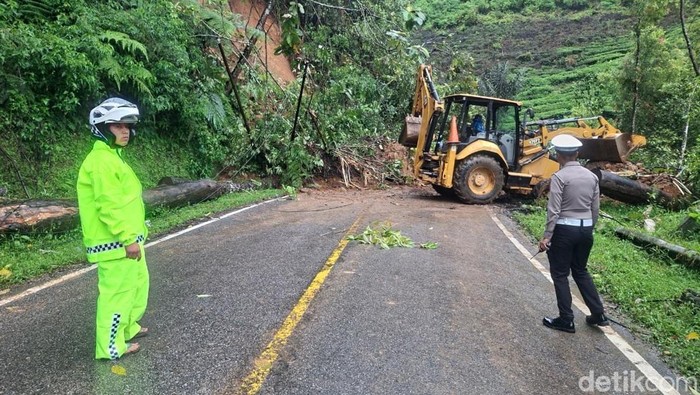 Malalak Longsor, Jalur Alternatif Padang-Bukittinggi Terputus