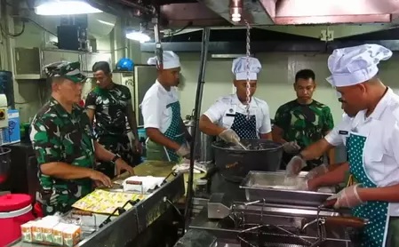Tiga Ribu Siswa SPPI Latih Keahlian Memasak di Atas Kapal Perang