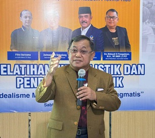 NasDem Riau Cetak Generasi Muda Kritis Lewat Pendidikan Politik dan Jurnalistik