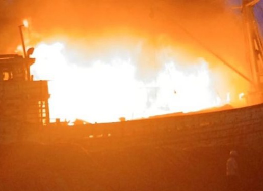 2 Kapal Terbakar di Pelabuhan Sunda Kelapa, 15 Mobil Damkar Dikerahkan