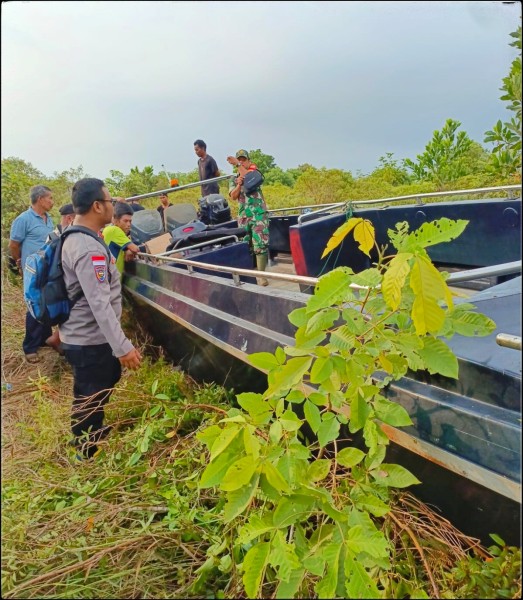 Kapal Terdampar di Semak Rangsang Diduga Milik Penyelundup