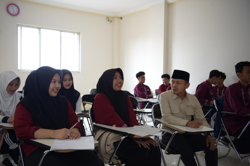 Wamendikdasmen : Pelajar SMK Harus Kuasai Bahasa Asing