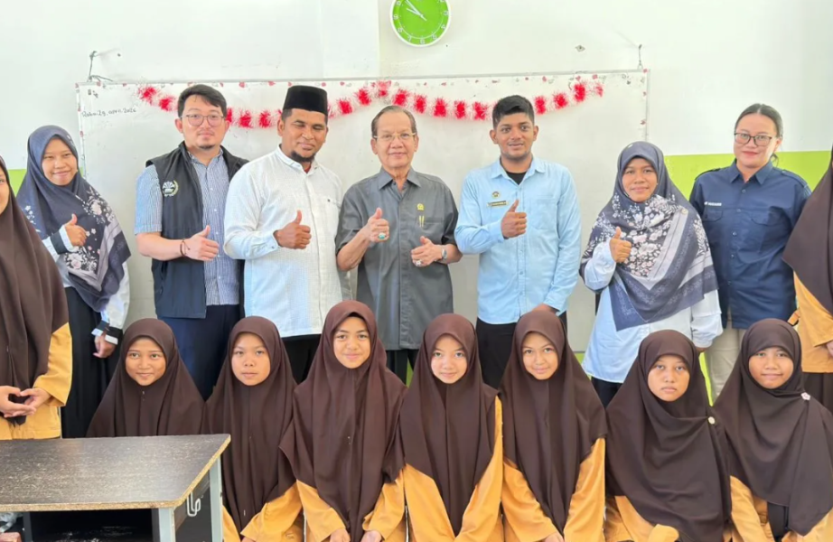 Anggota-DPR Pastikan Pengelolaan Dapur MBG di Sigi Sesuai Standar