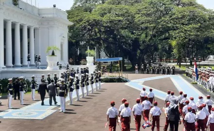 Prabowo Sambut Presiden Senat Kamboja Hun Sen di Istana Merdeka