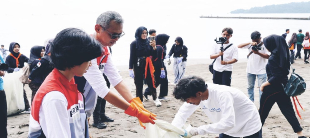 PTK Bersihkan Pesisir Cilacap, 6,23 Ton Sampah Berhasil Diangkat dalam Coastal Clean Up 2025