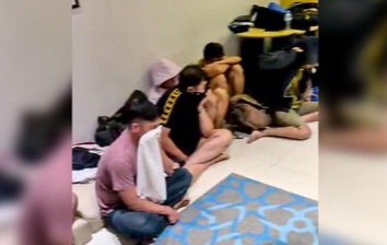 Polisi Gerebek 34 Pria Bugil saat Pesta Seks Gay di Hotel Surabaya