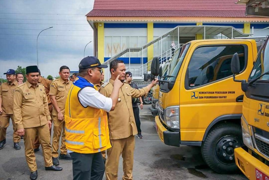 Cegah Banjir di Pekanbaru, Mobil Sedot Lumpur Dikerahkan